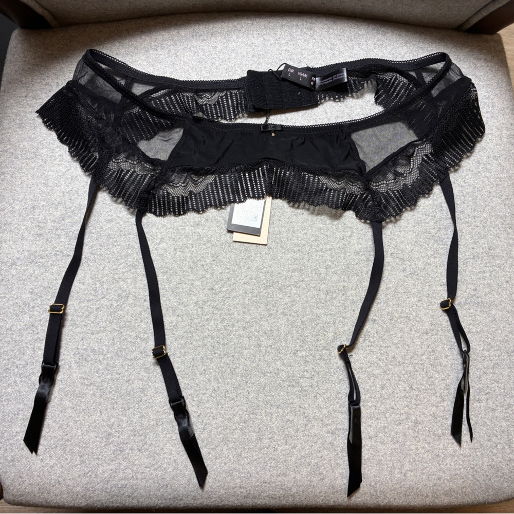Chic Black Lace Garter Belt